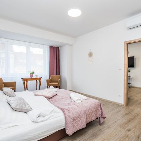 Апартаменты Perla Hradce 202 Градец-Кралове Экстерьер фото